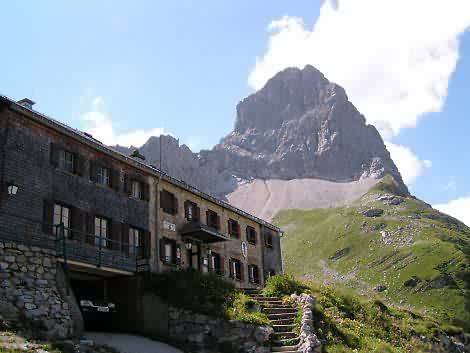 Lamsenjoch Hütte (1953 m)