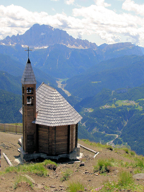 Kaplička pod vrcholem Col di Lana