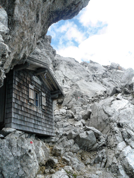 Bivakovací chata pod vrcholem Ellmauer Halt